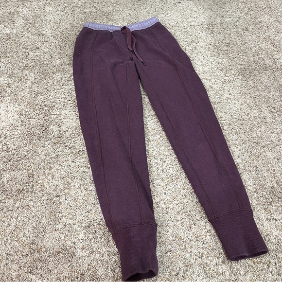 Lululemon purple happy yin year sweatpants size 2 - Picture 2 of 7